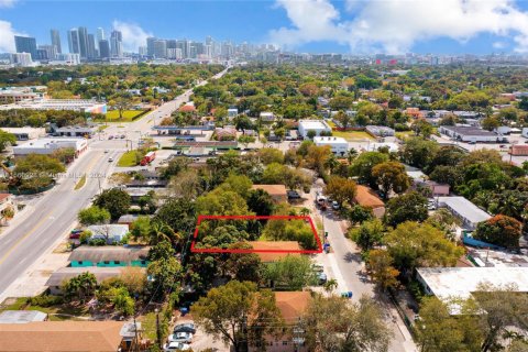 Commercial property in Miami, Florida № 1978722 - photo 4