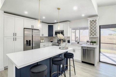 Villa ou maison à louer à Kissimmee, Floride: 3 chambres, 113.15 m2 № 2107512 - photo 4