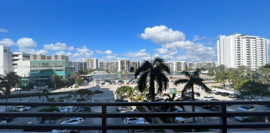 Condo à Hollywood, Floride, 2 chambres  № 1938212