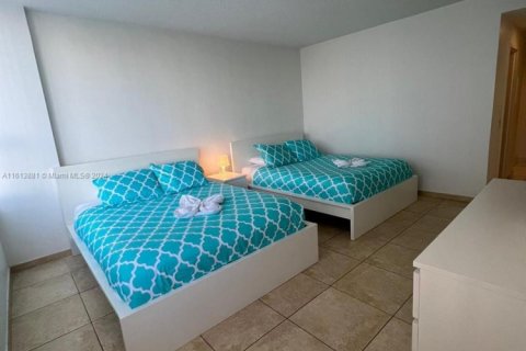 Copropriété à vendre à Hollywood, Floride: 2 chambres, 103.12 m2 № 1938212 - photo 11