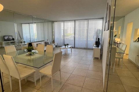 Copropriété à vendre à Hollywood, Floride: 2 chambres, 103.12 m2 № 1938212 - photo 16