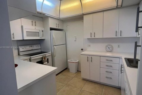 Copropriété à vendre à Hollywood, Floride: 2 chambres, 103.12 m2 № 1938212 - photo 15