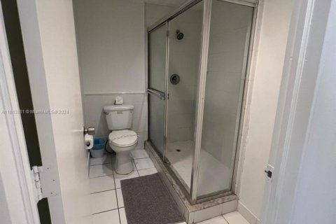 Copropriété à vendre à Hollywood, Floride: 2 chambres, 103.12 m2 № 1938212 - photo 4