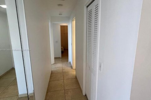 Copropriété à vendre à Hollywood, Floride: 2 chambres, 103.12 m2 № 1938212 - photo 12