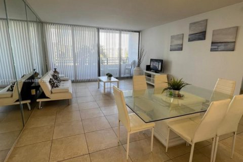 Copropriété à vendre à Hollywood, Floride: 2 chambres, 103.12 m2 № 1938212 - photo 14