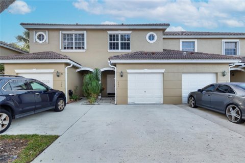 Townhouse in Pembroke Pines, Florida 3 bedrooms, 132.66 sq.m. № 1973654 - photo 1