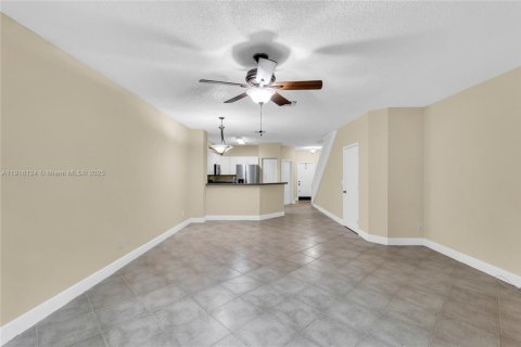 Townhouse in Pembroke Pines, Florida 3 bedrooms, 132.66 sq.m. № 1973654 - photo 15