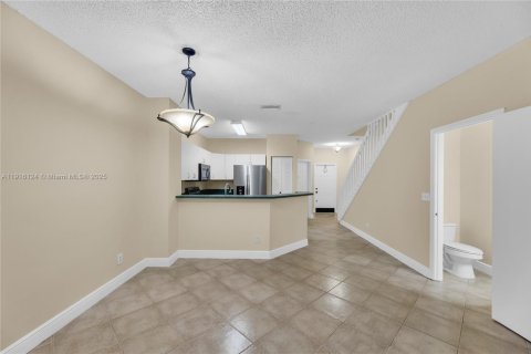 Townhouse in Pembroke Pines, Florida 3 bedrooms, 132.66 sq.m. № 1973654 - photo 9