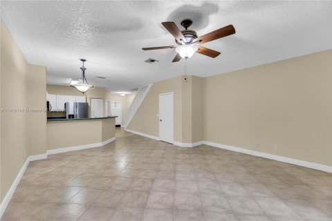 Townhouse in Pembroke Pines, Florida 3 bedrooms, 132.66 sq.m. № 1973654 - photo 13
