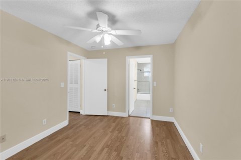 Townhouse in Pembroke Pines, Florida 3 bedrooms, 132.66 sq.m. № 1973654 - photo 29