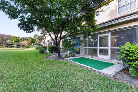 Townhouse in Pembroke Pines, Florida 3 bedrooms, 132.66 sq.m. № 1973654 - photo 22