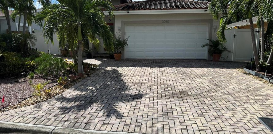 Villa ou maison à Fort Lauderdale, Floride 4 chambres, 161.19 m2 № 2414187