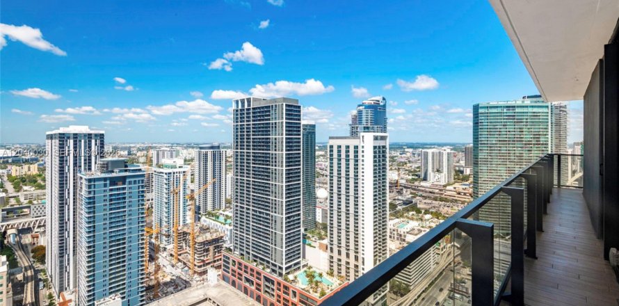 Condominio en Miami, Florida, 3 dormitorios  № 2086183