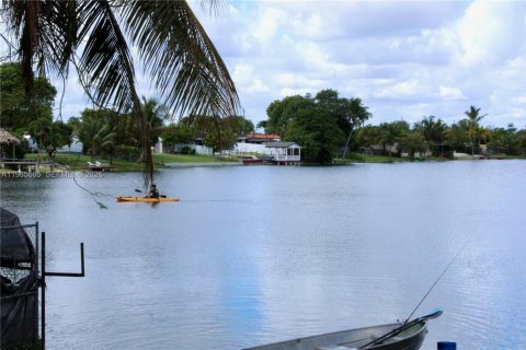Villa ou maison à Hialeah, Floride 4 chambres, 277.03 m2 № 2089880