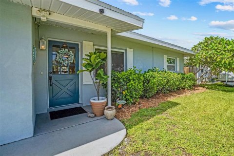 House in Seminole, Florida 2 bedrooms, 104.61 sq.m. № 1836898 - photo 3