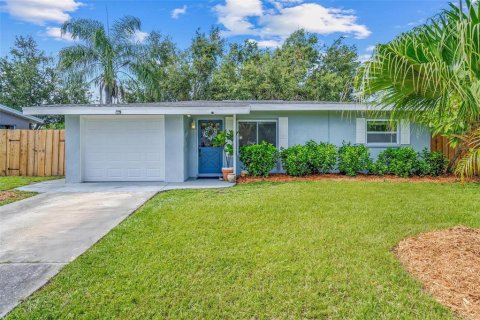 House in Seminole, Florida 2 bedrooms, 104.61 sq.m. № 1836898 - photo 1