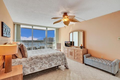 Condo in Aventura, Florida, 2 bedrooms  № 1938460 - photo 19