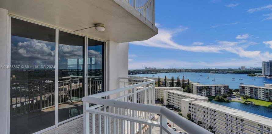 Condominio en Aventura, Florida, 2 dormitorios № 1938460