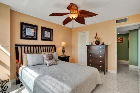 Condo in Aventura, Florida, 2 bedrooms  № 1938460 - photo 30