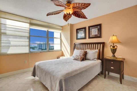 Condo in Aventura, Florida, 2 bedrooms  № 1938460 - photo 28