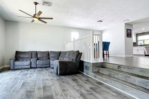 Villa ou maison à vendre à Dunedin, Floride: 4 chambres, 276.29 m2 № 2142354 - photo 5