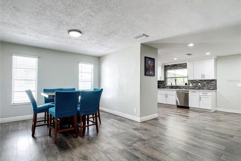 Villa ou maison à vendre à Dunedin, Floride: 4 chambres, 276.29 m2 № 2142354 - photo 8
