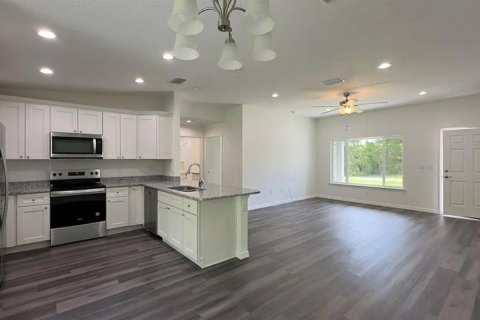 House in Ocklawaha, Florida 3 bedrooms, 122.91 sq.m. № 2211609 - photo 4