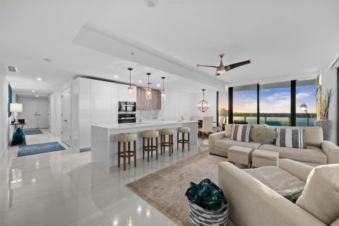 Condo in Pompano Beach, Florida, 2 bedrooms № 2243188 - photo 4