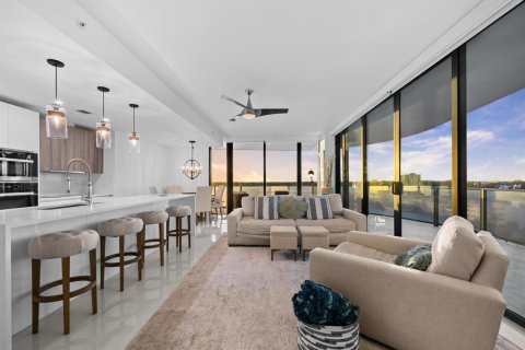Condo in Pompano Beach, Florida, 2 bedrooms № 2243188 - photo 7