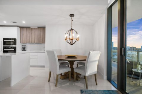 Condo in Pompano Beach, Florida, 2 bedrooms № 2243188 - photo 16