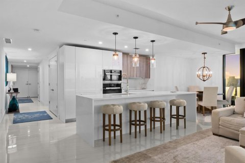 Condo in Pompano Beach, Florida, 2 bedrooms № 2243188 - photo 10