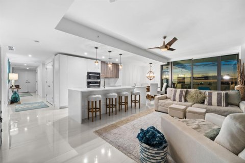 Condo in Pompano Beach, Florida, 2 bedrooms № 2243188 - photo 29