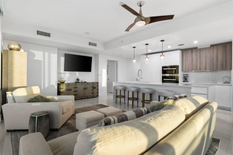 Condo in Pompano Beach, Florida, 2 bedrooms № 2243188 - photo 8