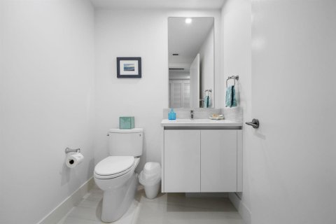 Condo in Pompano Beach, Florida, 2 bedrooms № 2243188 - photo 27