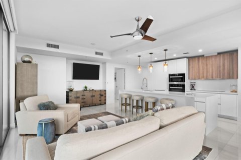 Condo in Pompano Beach, Florida, 2 bedrooms № 2243188 - photo 12