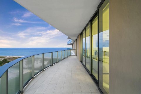 Condo in Pompano Beach, Florida, 2 bedrooms № 2243188 - photo 2