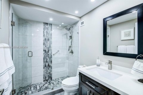 Copropriété à vendre à Hollywood, Floride: 2 chambres, 117.24 m2 № 2048759 - photo 7