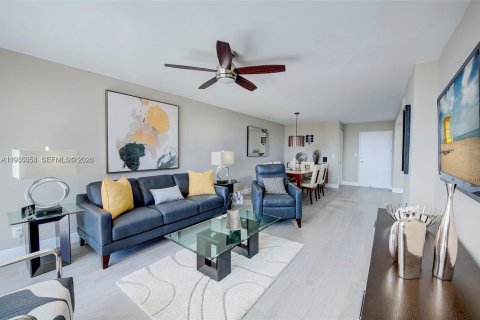 Copropriété à vendre à Hollywood, Floride: 2 chambres, 117.24 m2 № 2048759 - photo 15