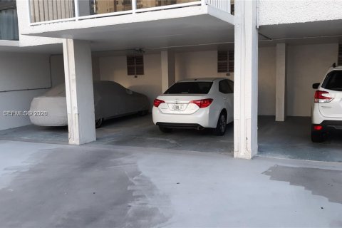 Copropriété à vendre à Hollywood, Floride: 2 chambres, 117.24 m2 № 2048759 - photo 25