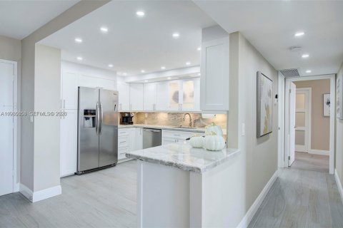 Copropriété à vendre à Hollywood, Floride: 2 chambres, 117.24 m2 № 2048759 - photo 3