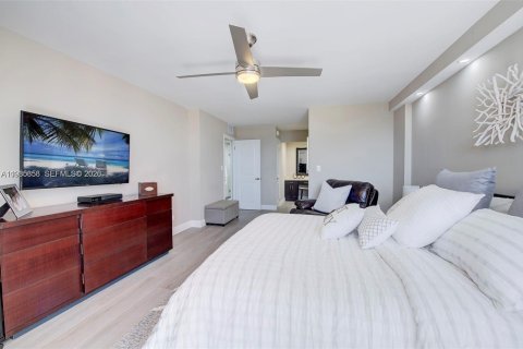 Copropriété à vendre à Hollywood, Floride: 2 chambres, 117.24 m2 № 2048759 - photo 6