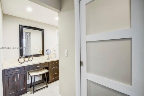 Copropriété à vendre à Hollywood, Floride: 2 chambres, 117.24 m2 № 2048759 - photo 19