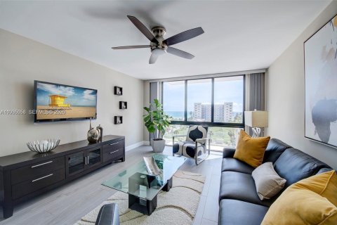 Copropriété à vendre à Hollywood, Floride: 2 chambres, 117.24 m2 № 2048759 - photo 13