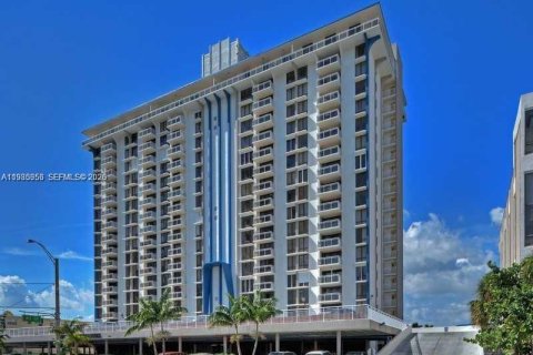 Condo à Hollywood, Floride, 2 chambres  № 2048759