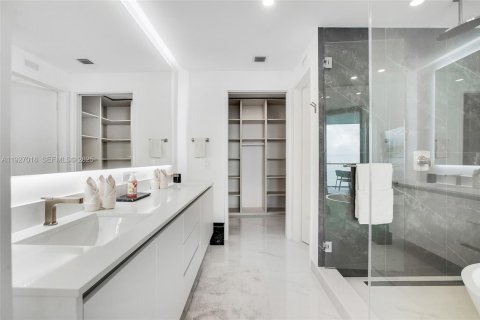 Condominio en alquiler en Miami, Florida, 3 dormitorios, 143.26 m2 № 1985954 - foto 17