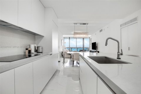 Condominio en alquiler en Miami, Florida, 3 dormitorios, 143.26 m2 № 1985954 - foto 11