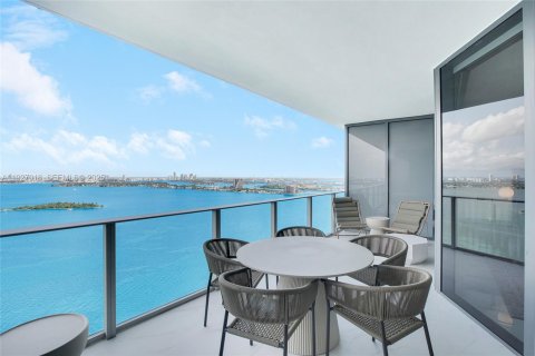 Condominio en alquiler en Miami, Florida, 3 dormitorios, 143.26 m2 № 1985954 - foto 2