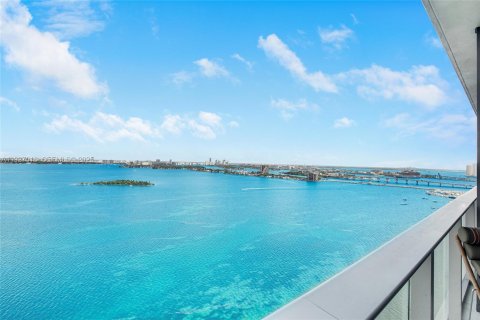 Condominio en alquiler en Miami, Florida, 3 dormitorios, 143.26 m2 № 1985954 - foto 1