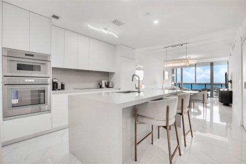 Condominio en alquiler en Miami, Florida, 3 dormitorios, 143.26 m2 № 1985954 - foto 10