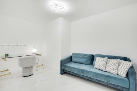 Condominio en alquiler en Miami, Florida, 3 dormitorios, 143.26 m2 № 1985954 - foto 23